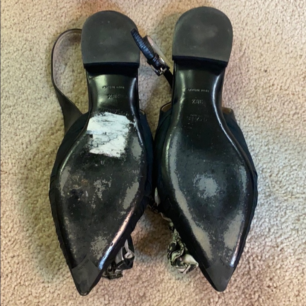 Prada pointed toe sandal with newsprint bow tie - Picture 2 of 5